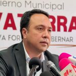 Entregan obras y equipamiento a escuelas de León