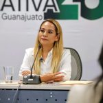 Abanderan a 25 escoltas escolares durante ceremonia del Día de la Bandera en la Alhóndiga de Granaditas